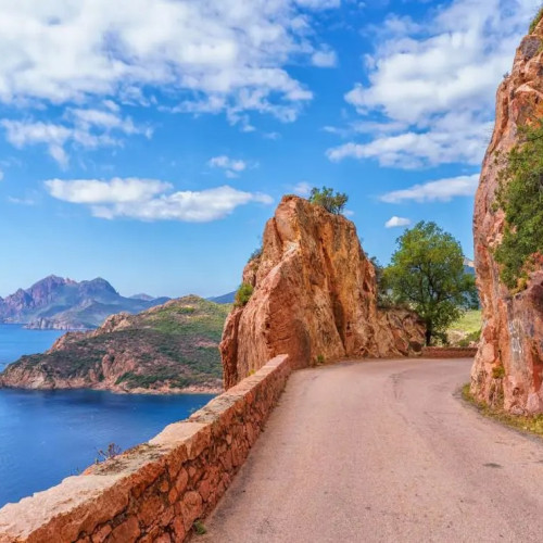 Droga w Calanques de Piana na Korsyce
