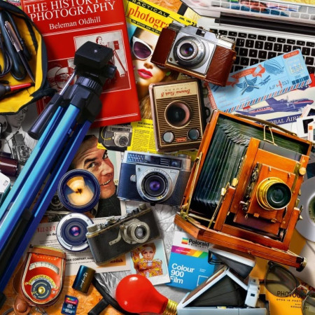 Stare aparaty na stole