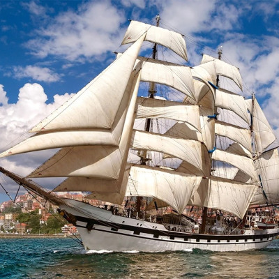 Tall Ship opuszczający port