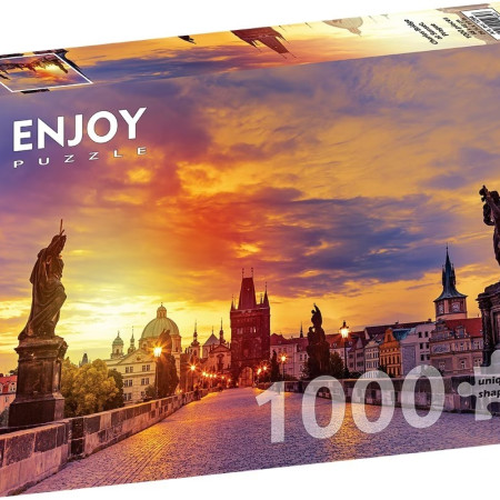 Most Karola o zachodzie słońca w Pradze