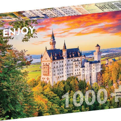 Zamek Neuschwanstein jesienią w Niemczech