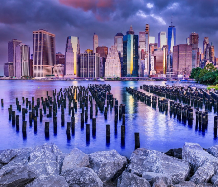 Puzzle - Enjoy - Zachmurzone niebo nad Manhattanem w Nowym Jorku