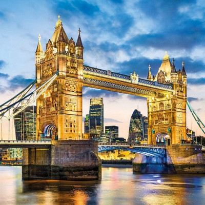 Olśniewający Tower Bridge